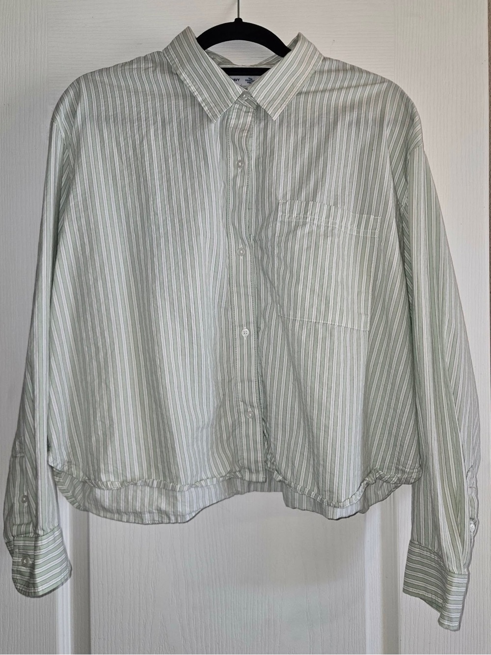 Old Navy Button-down "The Cropped Shirt" Striped in Size XL GUC